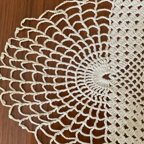 VTG Handmade Crochet Doilies Set of 4 - Picture 10 of 10